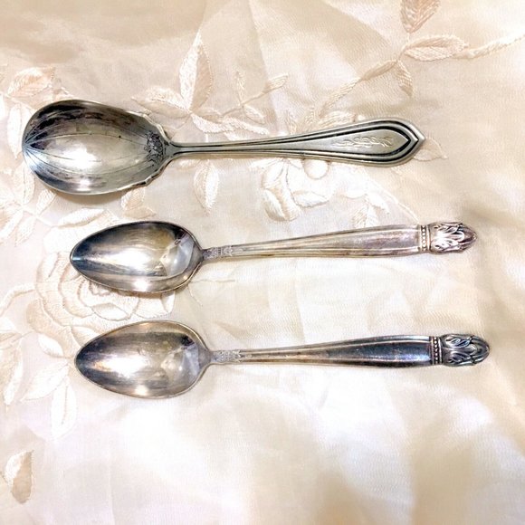 Holmes & Edwards Inlaid Silver IS + XIV Flatware 3 Tea Sugar Spoon Vintage - Picture 3 of 11